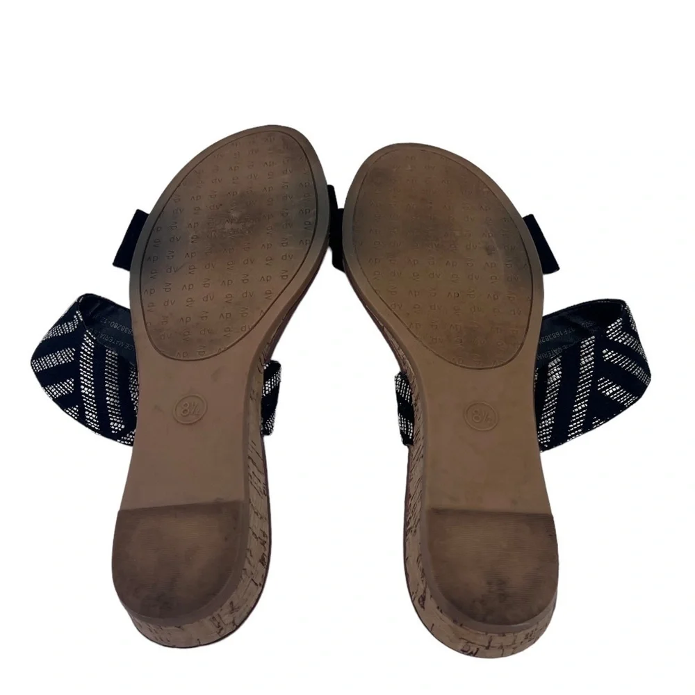 Dolce Vita Aztec Tribal Southwestern Black White Slip On Wedge Sandals SZ 8.5